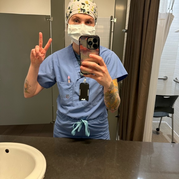 Hey I’m Keely! Thanks for checking out my items! - Picture 3 of 4